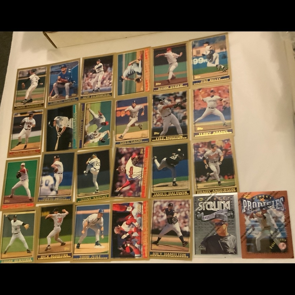Bundle of Baseball Cards Lot 332
